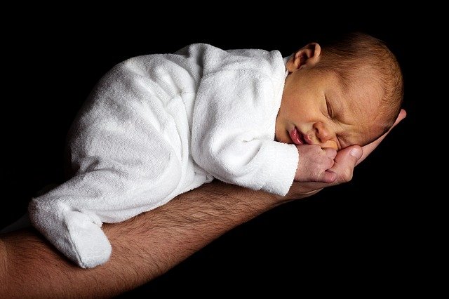 Prawidłowa temperatura u niemowlaka – jak ją kontrolować?
