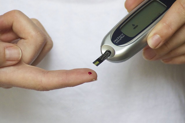 Podwyższona glukoza we krwi – przyczyny, skutki i leczenie hiperglikemii